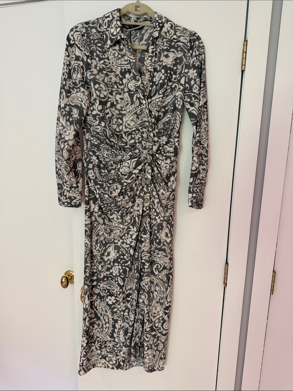 Long Sleeve Paisley Shirred Midi Dress - Black & Cream